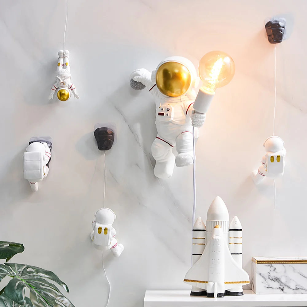 Classical Astronaut Statue Wall Decor Hang on the Wall Decor Refrigerator Bedroom Home Living Room Decor Aesthetic Room Decor