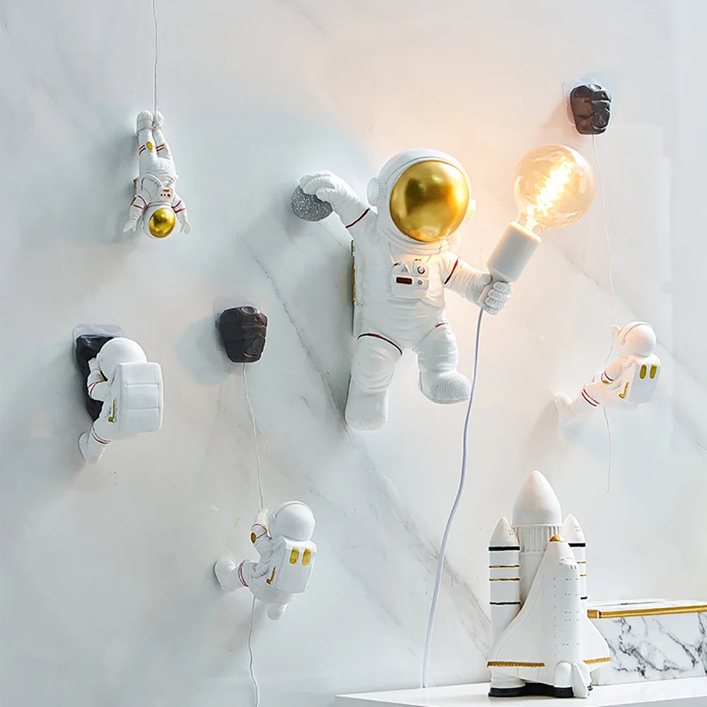 Classical Astronaut Statue Wall Decor Hang on the Wall Decor Refrigerator Bedroom Home Living Room Decor Aesthetic Room Decor