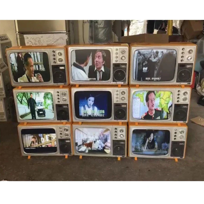 The old-fashioned black-and-white TV was changed to an LCD screen to play the exhibition scene, and the camera was connected